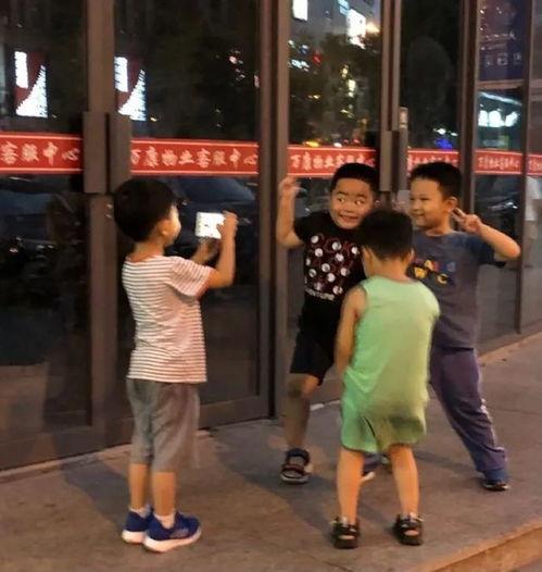 吃瓜娱乐图片搞笑头像男,搞笑头像中的男生吃瓜娱乐瞬间